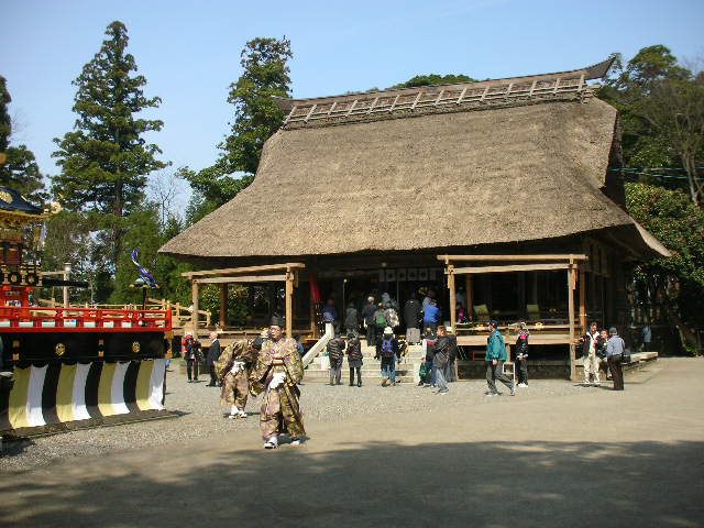 天津神社の石舞台と楽屋