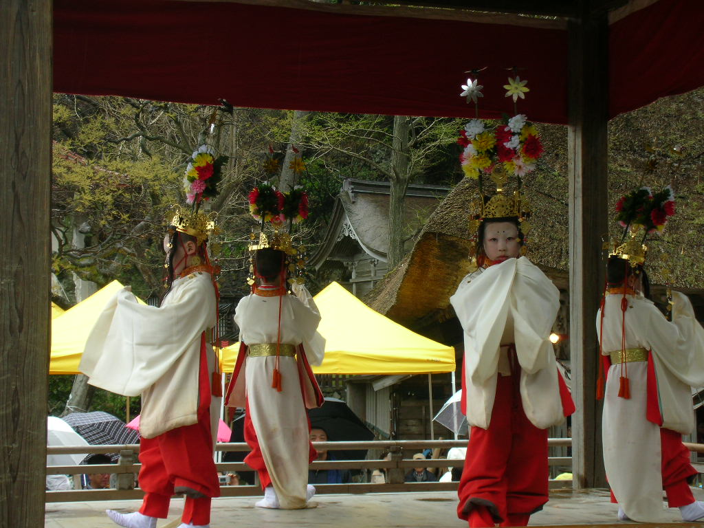 白山神社春大祭　候礼（そうらい）舞