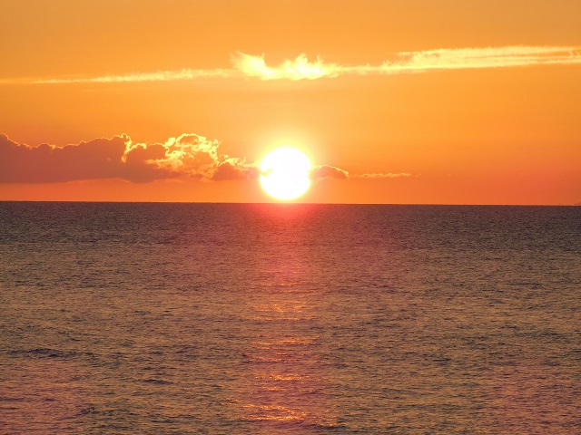 日本海と夕陽